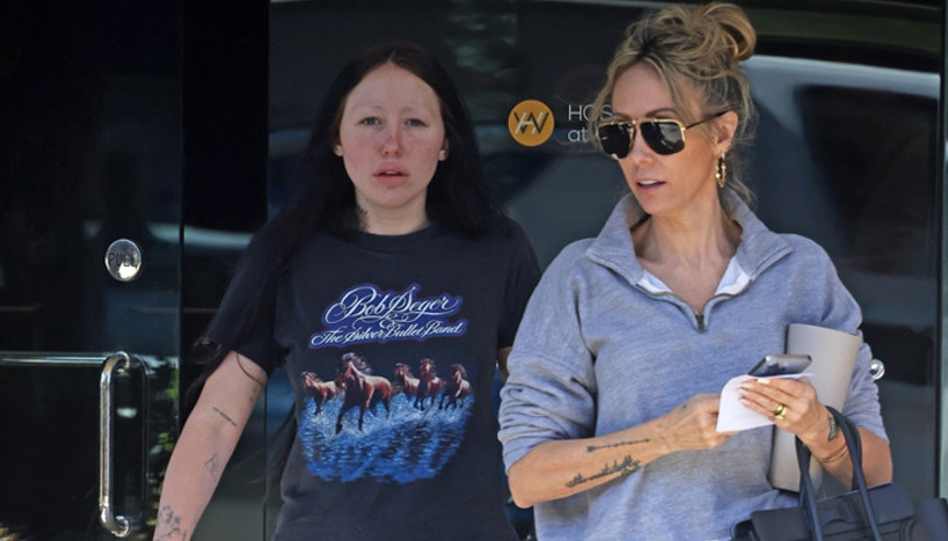 Ünlü ailenin hayatı bildiğiniz gibi değil Birinin eski aşkı sonradan üvey babası oldu... Diğeri babasının yeni sevgilisini kıskandı