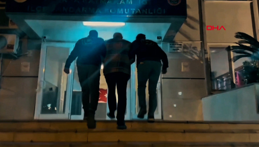 Interpol tarafından kırmızı bültenle ve yeşil bültenle aranan 2 şüpheli yakalandı