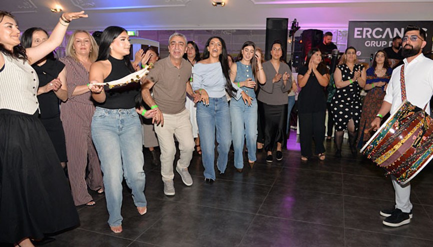 Hollanda’da kültür şöleni Mendiller sallandı, halaylar çekildi