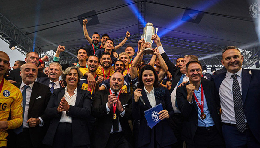 Trendyol 1. Lige yükselen Sarıyer, şampiyonluk kupasını aldı