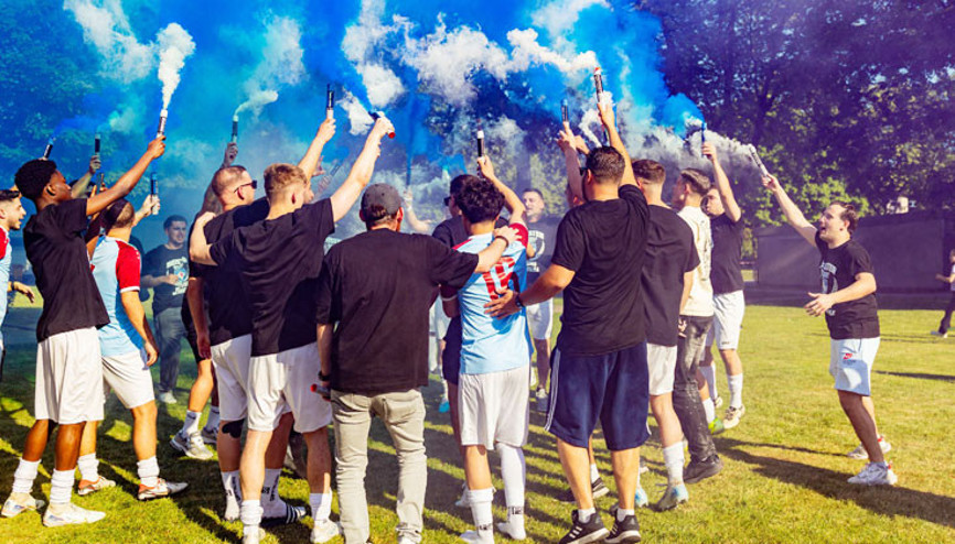 3 hafta kala şampiyonluğunu ilan etti 3 hafta kala şampiyonluğunu ilan etti