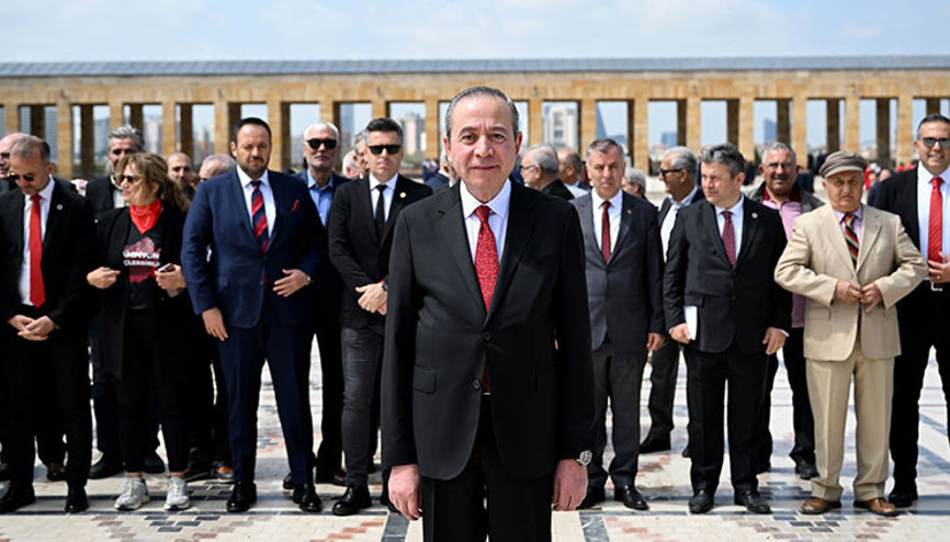 Gençlerbirliği camiası, Anıtkabiri ve İlhan Cavcavın mezarını ziyaret etti