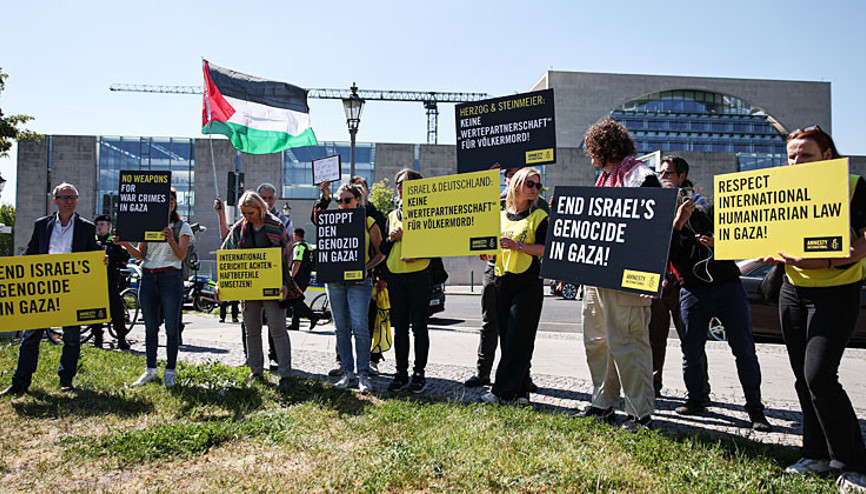 Herzog’un Berlin ziyareti protesto edildi