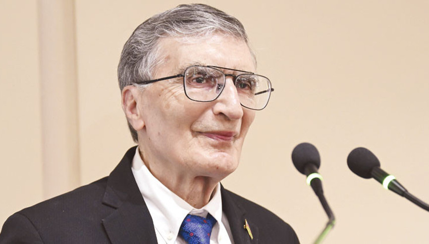 Biliminsanı hem de bir yol gösterici