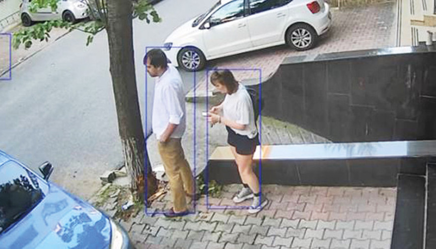 Eski eşini otomobille ezmek istedi