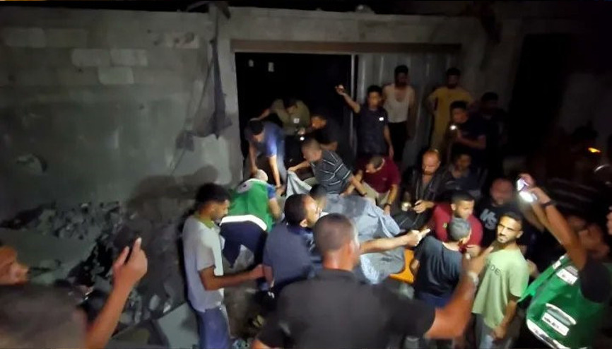 İsrail son saldırılarıyla Gazze Şeridi’ni yine kana buladı