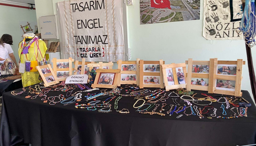 Özel gereksinimli bireyler, tasarımlarıyla sergide buluştu