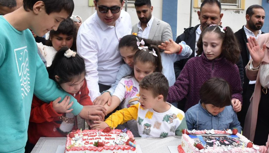 Sason Kaymakamı Furkan Başar, özel çocuklarla pasta kesti