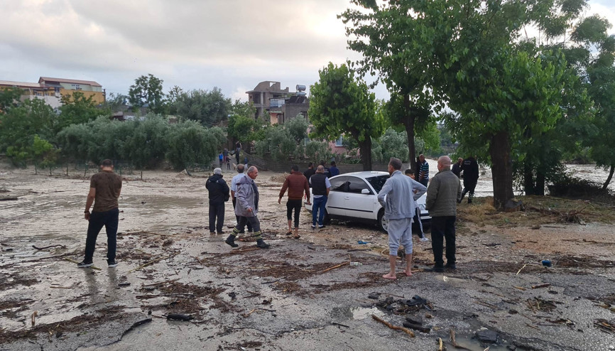 Osmaniyede sağanak nedeniyle Bülbül Deresi taştı