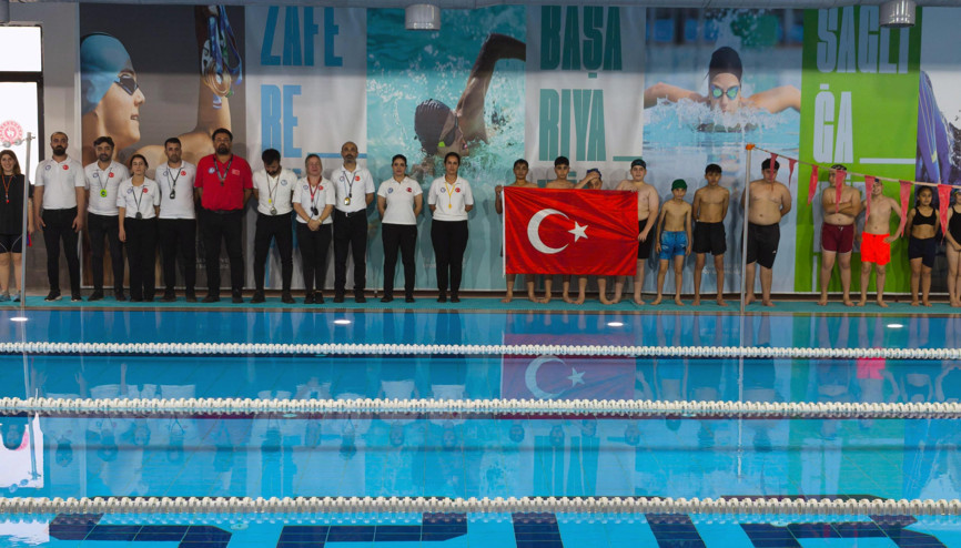Derikte ‘Gençlik Haftası’ kapsamında yüzme yarışması düzenlendi. Derikte ‘Gençlik Haftası’ kapsamında yüzme yarışması düzenlendi.