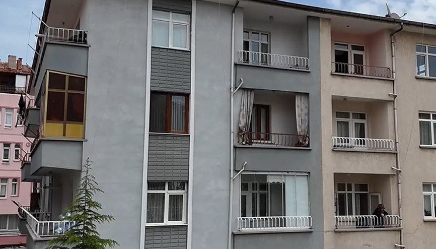 Kiracıdan haber alamayınca çilingirle evine girdi, kan donduran gerçekle karşılaştı Buzdolabı ve dondurucuda poşetler içindeydi...