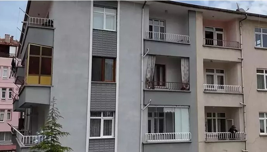 Çilingirle girdiği evde korkunç manzarayla karşılaştı: Derin donduruculardaki poşetlerden erkek cesedi çıktı Çilingirle girdiği evde korkunç manzarayla karşılaştı: Derin donduruculardaki poşetlerden erkek cesedi çıktı