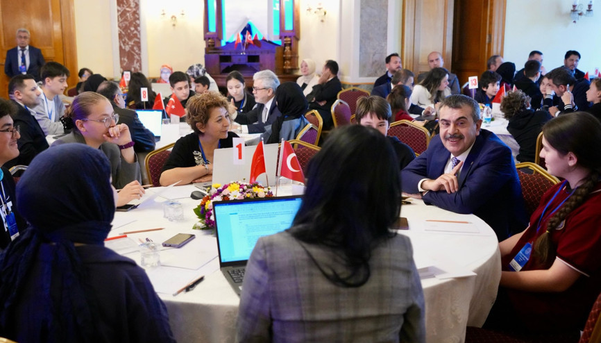 Bakan Tekin öğrenci çalıştayına katıldı