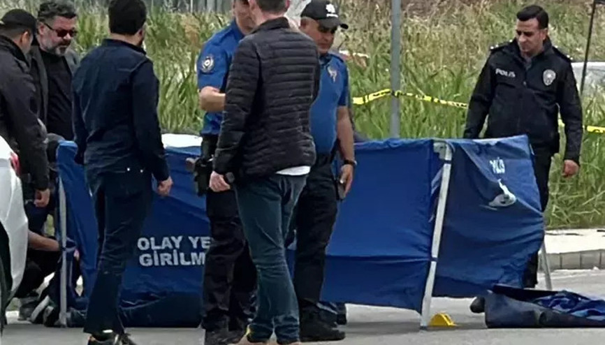 Otomobil ile motosikletli Zeynepin önünü kesti, başına ateş edip öldürdü