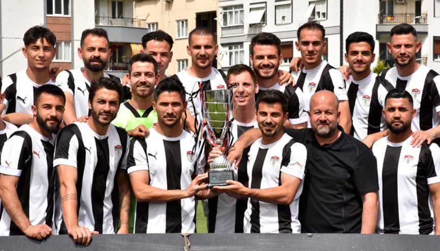 Manisaspor, şampiyonluk kupasını kaldırdı