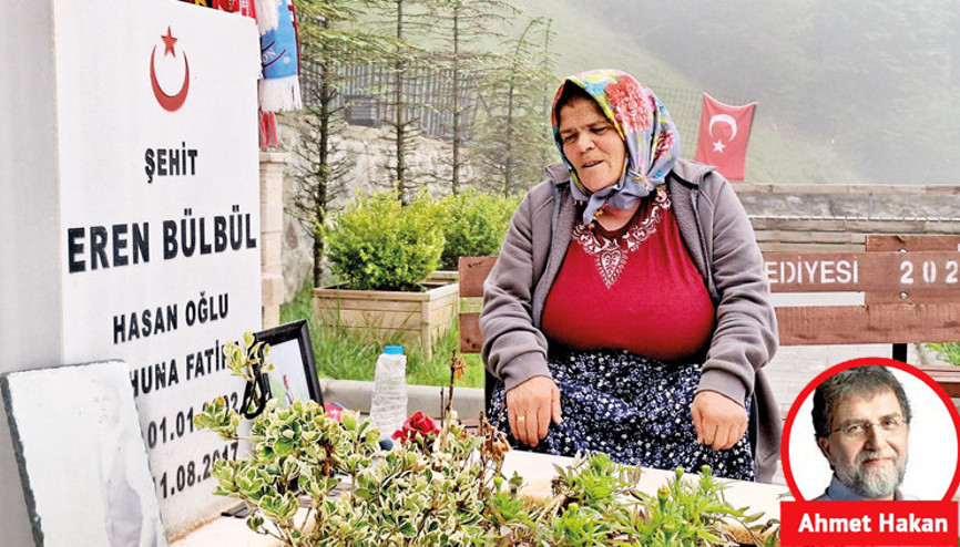Bak bu şehit annesi hiç de mırın kırın etmiyor
