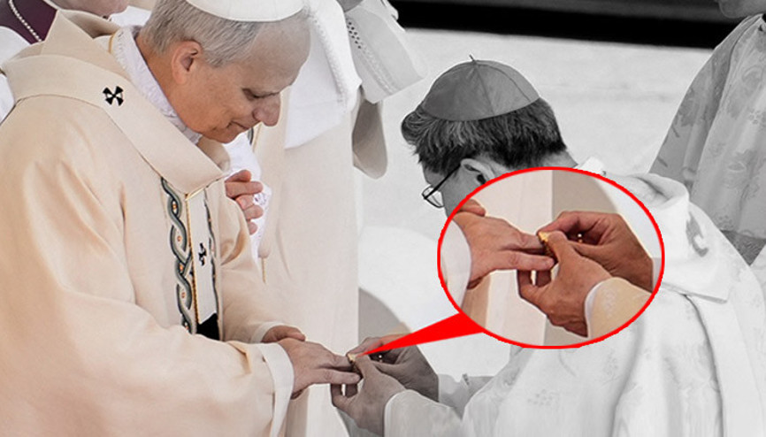 Yeni Papanın tarihi yemin töreni Siyasetçiler Vatikana akın etti... 14. Leo yüzüğü taktı, görevine resmen başladı