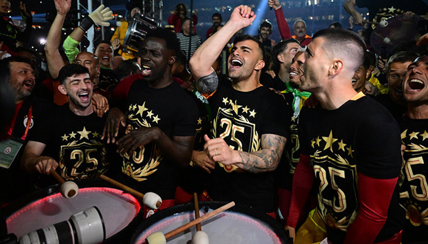 Galatasaray 25. şampiyonluğu ve 5. yıldızını doyasıya kutladı Anbean şampiyonluk kutlamaları Galatasaray 25. şampiyonluğu ve 5. yıldızını doyasıya kutladı Anbean şampiyonluk kutlamaları