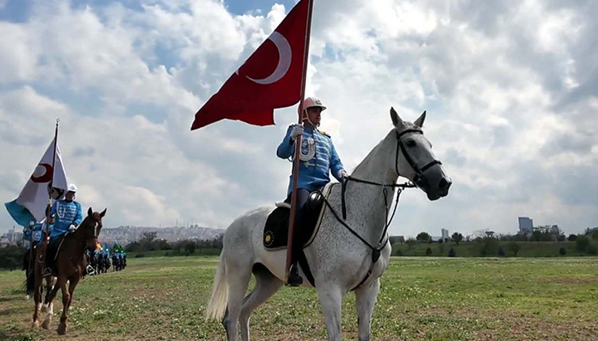 MSBden 19 Mayısa özel klip: 16 büyük Türk devletinin bayrağını taşıyan atlı yer aldı