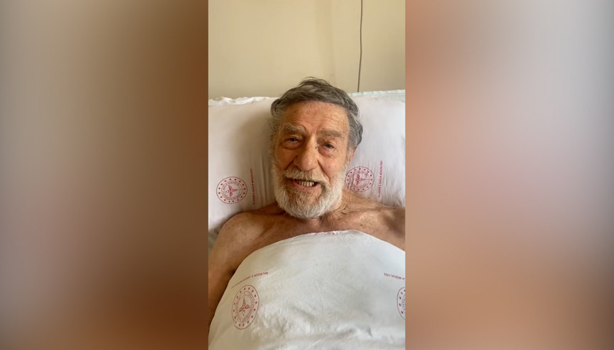 Ahmet Mekin ameliyata alınmıştı Ünlü oyuncudan mesaj var... Ahmet Mekin ameliyata alınmıştı Ünlü oyuncudan mesaj var...