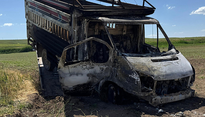Baba ile oğlunun korkunç ölümü Ellerini bağlı şekilde koyup aracı yakmışlar