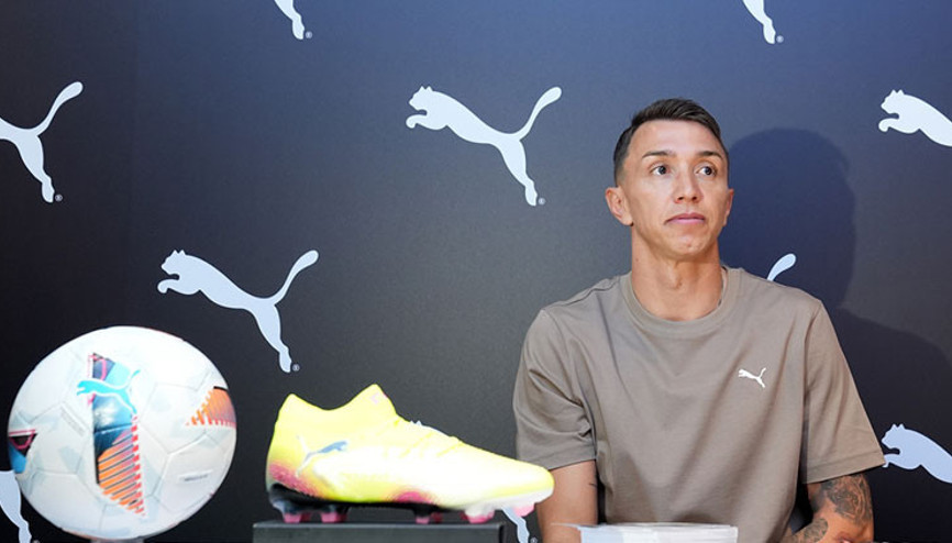 Muslera, imza gününde taraftarla buluştu