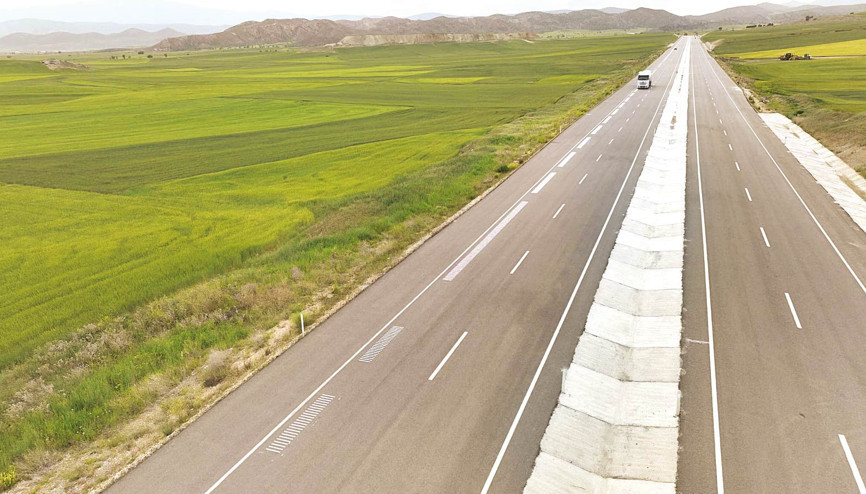 Melodili yol uygulaması ilk kez hayata geçirildi... Direksiyon başında konser