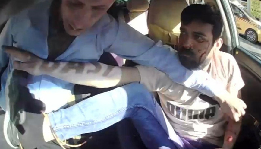 Gaziantepte takside dehşet anları Taksi şoförünü defalarca bıçaklayan şüpheli yakalandı