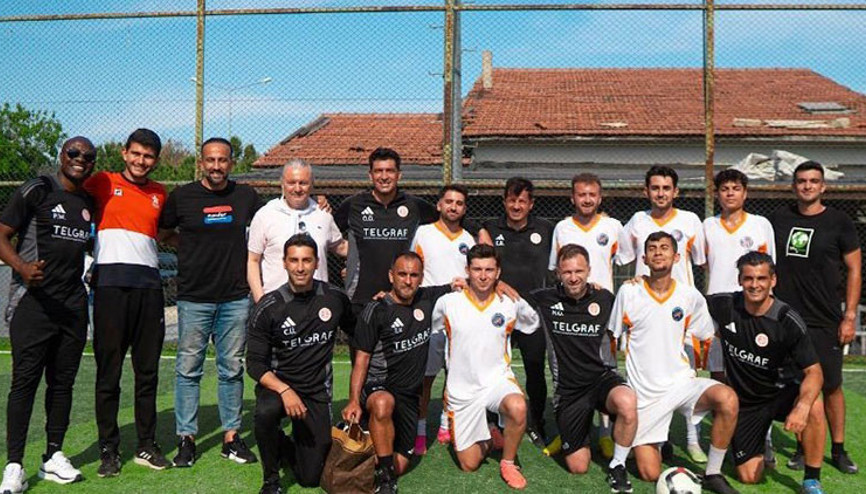 Emre Belözoğlundan Akdeniz Üniversitesi öğrencilerine sürpriz