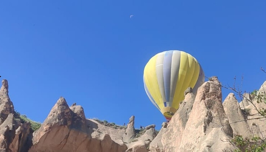 Kapadokya’da korku dolu anlar Kayalıklara iniş yaptılar Kapadokya’da korku dolu anlar Kayalıklara iniş yaptılar