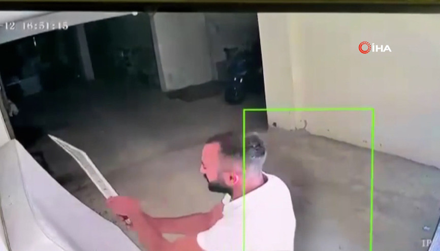 Palalı saldırgan kamerada: Çöp yüzünden 3 kişi hastanelik oldu