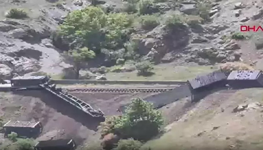 Elazığ’ın Maden ilçesinde yük treni raydan çıktı