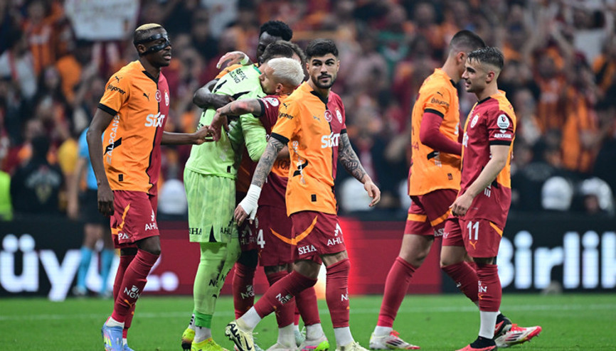 Galatasaraydan 25. şampiyonluğa 5 yıldızlı kutlama
