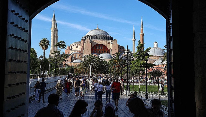 Türkiye yılın ilk dört ayında 12,7 milyon ziyaretçi ağırladı Türkiye yılın ilk dört ayında 12,7 milyon ziyaretçi ağırladı