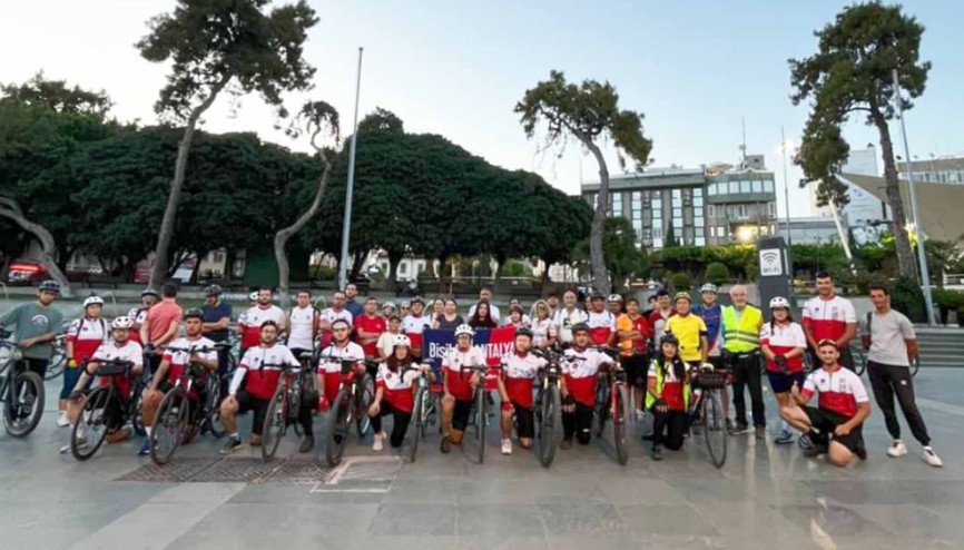 Bisikletli ölümlerini anmak için ‘sessiz sürüş’