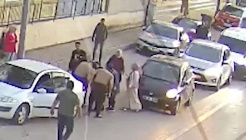 Boğazına yiyecek takılan 8 aylık bebek, Heimlich manevrası ile kurtarıldı