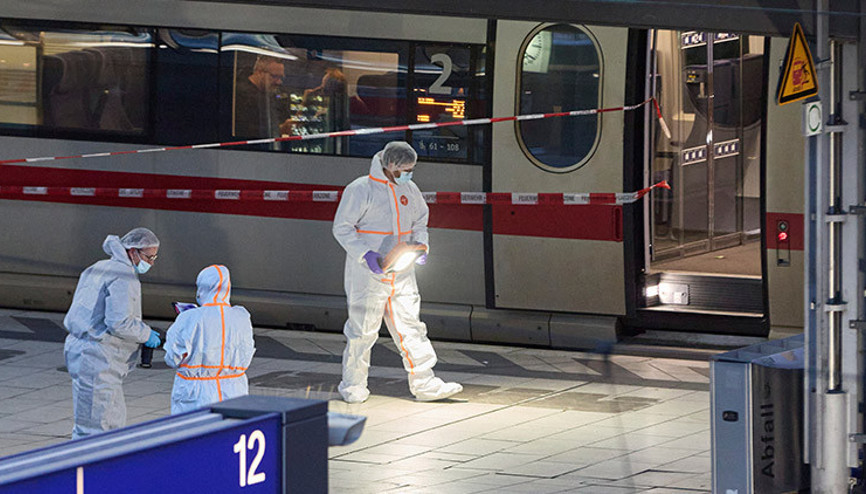 Almanya dehşeti yaşadı: Tren istasyonunda bıçaklı saldırı