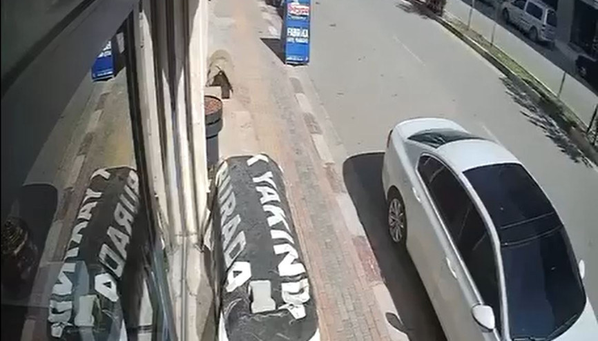 Altınözü’nde yolun karşısına geçmeye çalışan kadına otomobil çarptı Altınözü’nde yolun karşısına geçmeye çalışan kadına otomobil çarptı