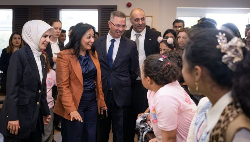 Bakan Göktaş, Filistinli mevkidaşı ile Türkiyedeki Gazzeli çocukları ziyaret etti
