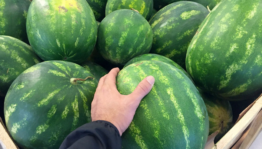 Karpuz nasıl seçilir Tatlı karpuz ve sulu karpuz nasıl anlaşılır Karpuz seçmenin püf noktaları