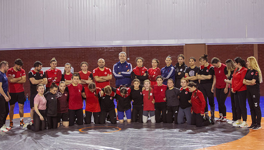 Kadın Güreş Milli Takımı, Moğolistandaki şampiyona için Boluda güç depoluyor