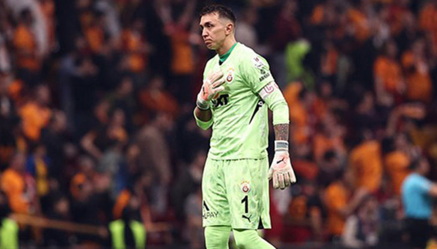 Galatasarayda duygusal anlar Icardiden Musleraya çağrı: 1 yıl daha