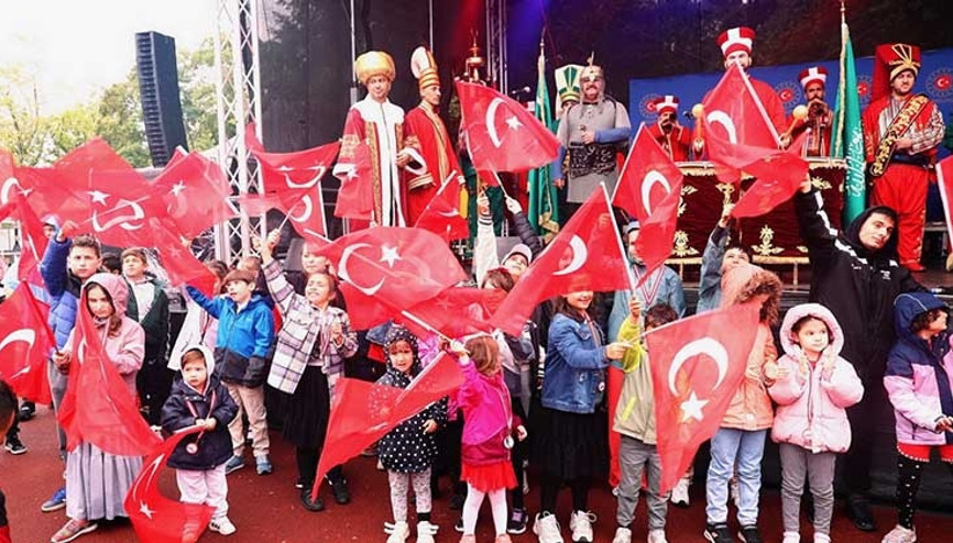 Berlin’de iki şenlik bir arada