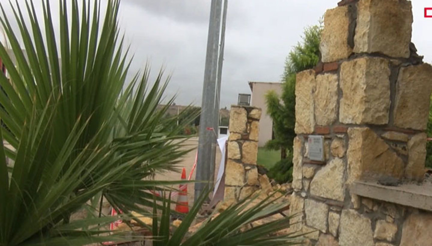 Anaokulunun düğün salonundaki etkinliğinde facia Üzerlerine dekoratif kemer yıkılan doktor öldü, eşi ağır yaralı