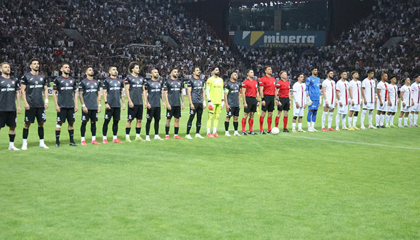 TFF 2. Ligde olaylı Elazığspor - Vanspor FK maçı tatil edildi