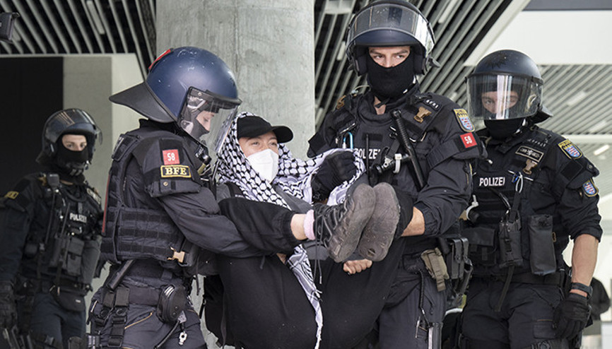 FAZ binasında Gazze protestosu