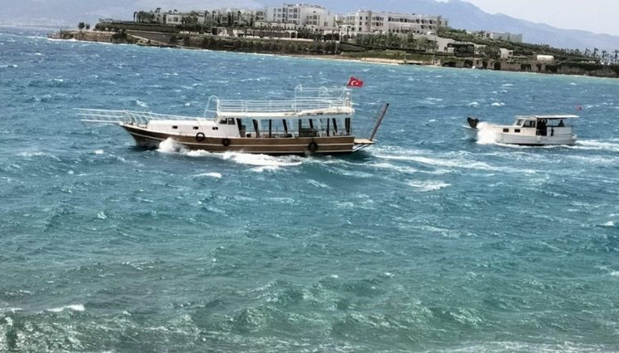 Feribot seferlerine fırtına engeli