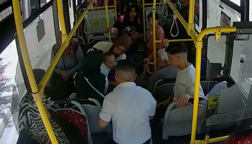 Otobüste boğazına şeker kaçtı, şoförün Heimlich manevrasıyla kurtuldu