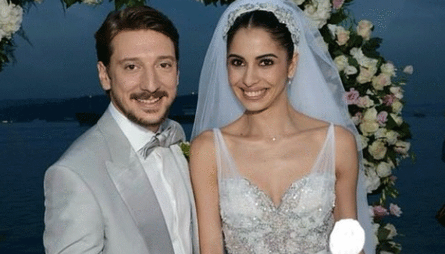 Ünlü çiftin mutluluğuna dostları da dahil oldu... Hakkı verilmiş bir 10 yıl Ünlü çiftin mutluluğuna dostları da dahil oldu... Hakkı verilmiş bir 10 yıl