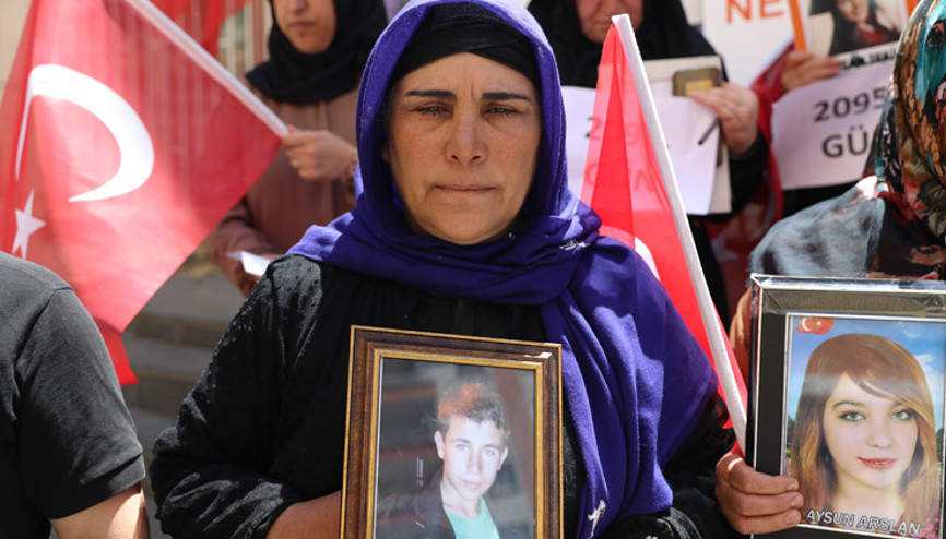 Evlat nöbetine bir aile daha katıldı